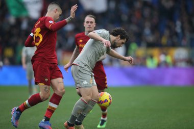 ROME, İtalya - 05.02.2022: GIANLUCA MANCINI (AS ROMA), DESTRO (GENOA) İtalyan Serisi sırasında Roma 'daki Olimpiyat Stadyumu' nda AS ROMA GENOA FC 'a karşı