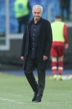 ROME, İtalya - 05.02.2022: JOSE MOURINHO (ROMA Koçu) İtalyan Serisi sırasında Roma Olimpiyat Stadyumu 'nda AS ROMA - GENOA FC arasında oynanan futbol maçı
