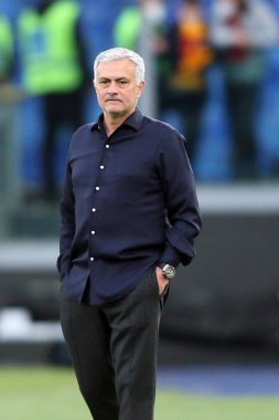 ROME, İtalya - 05.02.2022: JOSE MOURINHO (ROMA Koçu) İtalyan Serisi sırasında Roma Olimpiyat Stadyumu 'nda AS ROMA - GENOA FC arasında oynanan futbol maçı
