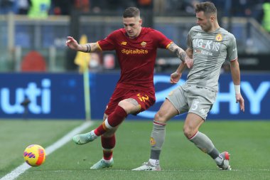ROME, İtalya - 05.02.2022: NICOLO ZANIOLO (AS ROMA), VANHEUSDEN (GEN) İtalyan Serisi sırasında Roma 'daki Olimpiyat stadyumunda AS ROMA - GENOA FC