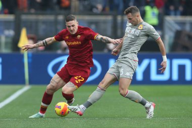 ROME, İtalya - 05.02.2022: NICOLO ZANIOLO (AS ROMA), VANHEUSDEN (GEN) İtalyan Serisi sırasında Roma 'daki Olimpiyat stadyumunda AS ROMA - GENOA FC
