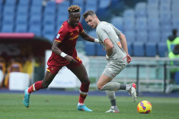 ROME, İtalya - 05.02.2022: TAMMY ABRAHAM (AS ROMA), VANHEUSDEN (GEN) İtalyan Serisi sırasında Roma 'daki Olimpiyat Stadyumu' nda AS ROMA - GENOA FC
