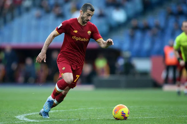 ROME, İtalya - 05.02.2022: MKHITARYAN (AS ROMA) İtalyan Serisi sırasında Roma 'daki Olimpiyat stadyumunda AS ROMA - GENOA FC arasında oynanan futbol maçı