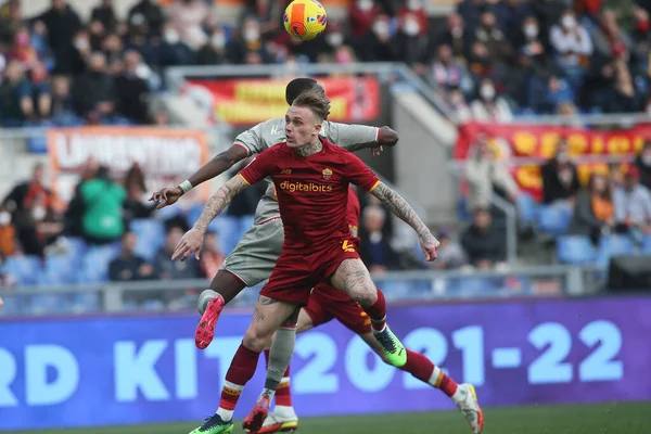 ROME, İtalya - 05.02.2022: RICK KARSDORP (AS ROMA), YEBOAH (GEN) İtalyan Serisi sırasında Roma 'daki Olimpiyat Stadyumu' nda AS ROMA - GENOA FC