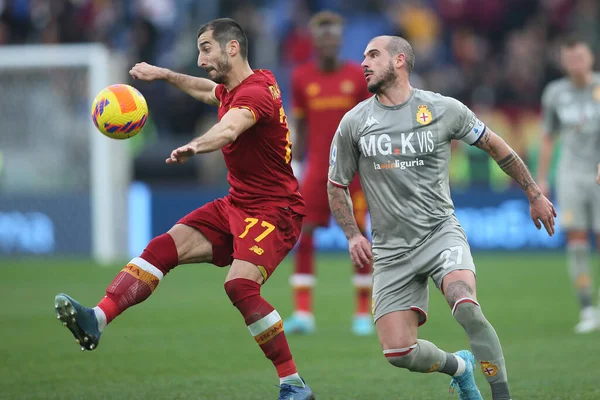 ROME, İtalya - 05.02.2022: MKHITARYAN (AS ROMA), STURARO (GEN) İtalyan Serisi sırasında Roma 'daki Olimpiyat Stadyumu' nda AS ROMA - GENOA FC