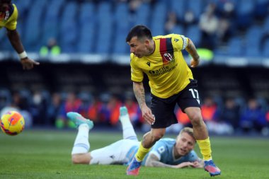 ROME, İtalya - 12.02.2022: MEDEL (BOL) İtalyan Serisi sırasında Roma Olimpiyat Stadyumu 'nda SS LAZIO - BOLOGNA arasında oynanan futbol maçı