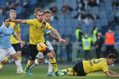ROME, İtalya - 12.02.2022: theATE (BOL), CIRO IMMOBILE (LAZIO) İtalyan Serisi A futbol karşılaşmasında SS LAZIO BOLOGNA 'ya karşı Roma Olimpiyat Stadyumu' nda oynanan karşılaşma