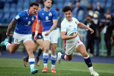Roma, İtalya - 13.02 2022: MARCUS SMITH (ENGLAND) 2022 Guinness Altı Milletler Test Maçı sırasında Roma 'daki Olimpiyat Stadyumu' nda İngiltere 'ye karşı.