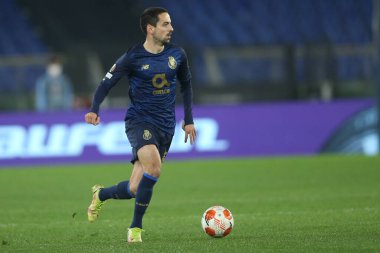 Roma, İtalya - 24.02.2022: BRUNO COSTA (PORTO) UEFA Avrupa Ligi Round-off-Leg Bir futbol karşılaşması sırasında Roma 'daki Olimpiyat Stadyumu' nda SS Lazio ile Porto arasında başladı.