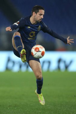 Roma, İtalya - 24.02.2022: BRUNO COSTA (PORTO) UEFA Avrupa Ligi Round-off-Leg Bir futbol karşılaşması sırasında Roma 'daki Olimpiyat Stadyumu' nda SS Lazio ile Porto arasında başladı.