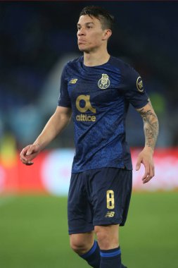 Roma, İtalya - 24.02.2022: URIBE (PORTO) UEFA Avrupa Ligi 'nin Avrupa Ligi' nde oynanan ve SS Lazio ile Porto arasında oynanan bir futbol karşılaşması sırasında Roma Olimpiyat Stadyumu 'nda eylem halindeydi.