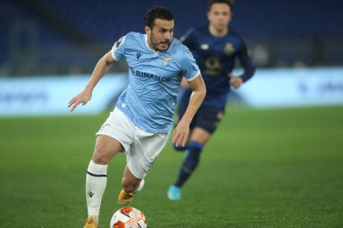 Roma, İtalya - 24.02.2022: PEDRO (LAZIO), UEFA Avrupa Ligi 'nde oynanan ve SS Lazio ile Porto arasında oynanan bir futbol karşılaşması sırasında Roma Olimpiyat Stadyumu' nda faaliyet gösterdi.