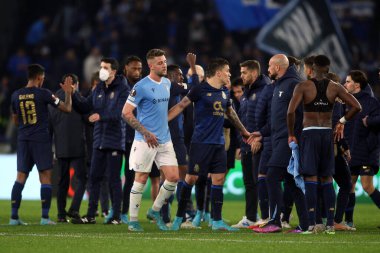 Roma, İtalya - 24.02.2022: PORTO PLAYERS UEFA Avrupa Ligi Round-off-Leg Bir futbol karşılaşmasının sonunda Roma 'daki Olimpiyat Stadyumu' nda SS Lazio ile Porto arasında oynanan maç