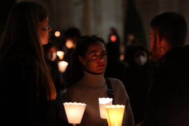ROME, ITALY, 25.02.2022: Ukraynalı ve İtalyan protestocular, Rusya 'nın Ukrayna topraklarındaki savaş operasyonlarına karşı Roma' daki Piazza del Campidoglio 'da toplandılar. 