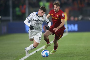 ROME, İtalya - 05.03.2022: MALINOVSKYI (ATA), MATIAS VINA (AS ROMA) İtalyan Serisi sırasında eylem halindeydi.
