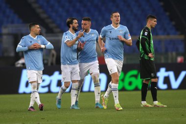 ROME, İtalya - 02.04.2022: MILINKOVIC SAVIC (LAZIO), İtalya Serisi 'nde SS LAZIO ile SASSUOLO arasında Roma' daki Olimpiyat Stadyumu 'nda oynanan maç skorunu kutladı.