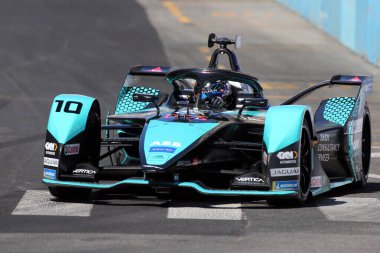 Roma, İtalya - 10.04 2022: Sam Bird Jaguar TCS Racing ABB ForMULA E, FIA WORLD CHAMPIONSHIP 2022 ROME E-PRIX RACE