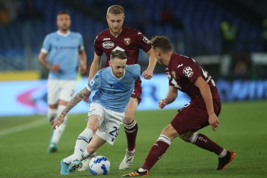 ROME, İtalya - 16.04.2022: MANUEL LAZZZARI (LAZIO), VODA MERGIM (TOR) İtalyan Serisi sırasında görev başındaydı.