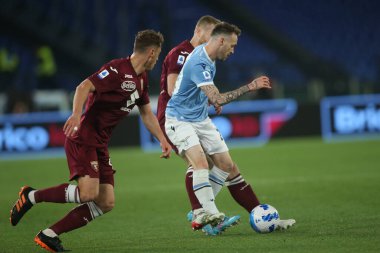 ROME, İtalya - 16.04.2022: MANUEL LAZZZARI (LAZIO), VODA MERGIM (TOR) İtalyan Serisi sırasında görev başındaydı.