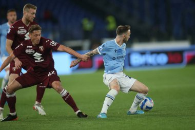 ROME, İtalya - 16.04.2022: MANUEL LAZZZARI (LAZIO), VODA MERGIM (TOR) İtalyan Serisi sırasında görev başındaydı.