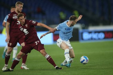 ROME, İtalya - 16.04.2022: MANUEL LAZZZARI (LAZIO), VODA MERGIM (TOR) İtalyan Serisi sırasında görev başındaydı.