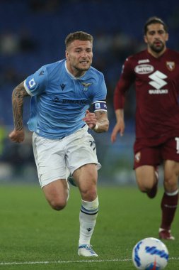 ROME, İtalya - 16.04.2022: CIRO IMMOBILE (LAZIO), RODRIGUEZ RICARDO (TOR) İtalyan Serisi A futbol karşılaşması sırasında SS LAZIO vS TORINO FC Roma Olimpiyat Stadyumu 'nda