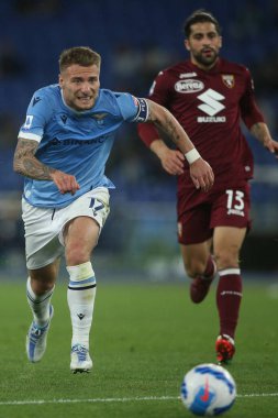 ROME, İtalya - 16.04.2022: CIRO IMMOBILE (LAZIO), RODRIGUEZ RICARDO (TOR) İtalyan Serisi A futbol karşılaşması sırasında SS LAZIO vS TORINO FC Roma Olimpiyat Stadyumu 'nda