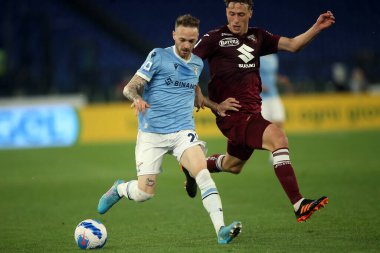 ROME, İtalya - 16.04.2022: MANUEL LAZZZARI (LAZIO), VODA MERGIM (TOR) İtalyan Serisi sırasında görev başındaydı.