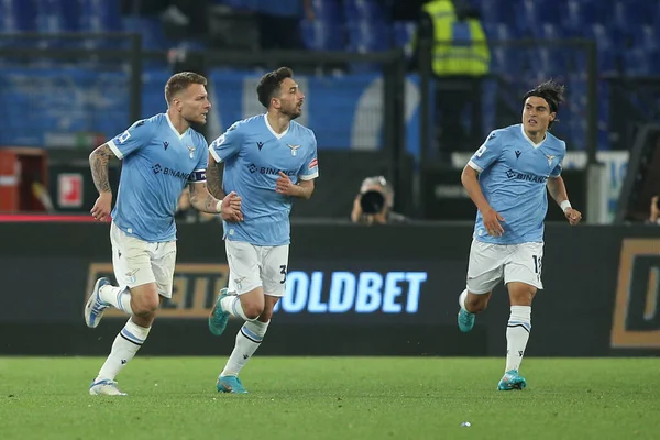 ROME, İtalya - 16.04.2022: CIRO IMMOBILE (LAZIO), İtalya Serisi 'nde 1-1' lik gol attı ve SS LAZIO - TORINO FC arasındaki futbol karşılaşmasını Roma Olimpiyat Stadyumu 'nda kutladı.