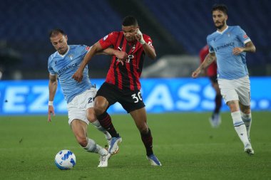 ROME, İtalya - 24.04.2022: S.RADU (LAZIO), MESSIAS (MIL) İtalyan Serisi A futbol karşılaşması sırasında SS LAZIO - AC MILAN