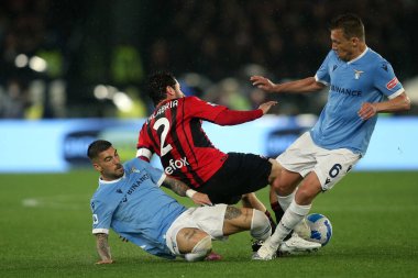 ROME, İtalya - 24.04.2022: ZACCAGNI (LAZIO), CALABRIA (MIL), LUCAS LEIVA (LAZIO) İtalyan Serisi A futbol karşılaşmasında SS LAZIO - AC MILAN