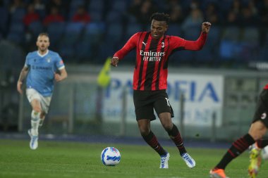 ROME, İtalya - 24.04.2022: LEAO (MIL) İtalyan Serisi sırasında Roma Olimpiyat Stadyumu 'nda SS LAZIO-AC MILAN arasında oynanan futbol maçı