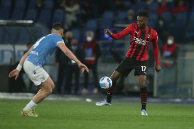 ROME, İtalya - 24.04.2022: LEAO (MIL) İtalyan Serisi sırasında Roma Olimpiyat Stadyumu 'nda SS LAZIO-AC MILAN arasında oynanan futbol maçı
