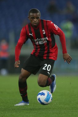 ROME, İtalya - 24.04.2022: KALULU (MIL) İtalyan Serisi sırasında Roma Olimpiyat Stadyumu 'nda SS LAZIO-AC MILAN arasında oynanan futbol maçı