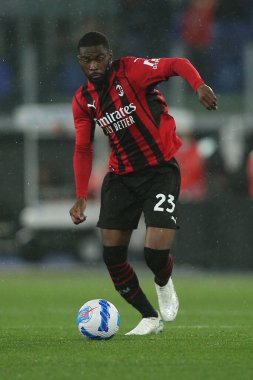 ROME, İtalya - 24.04.2022: TOMORI (MIL) İtalyan Serisi sırasında Roma Olimpiyat Stadyumu 'nda SS LAZIO-AC MILAN arasında oynanan futbol maçı