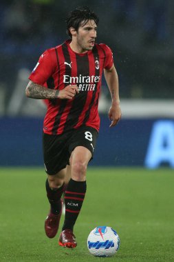 ROME, İtalya - 24.04.2022: TONALI (MIL) İtalyan Serisi sırasında Roma Olimpiyat Stadyumu 'nda SS LAZIO-AC MILAN arasında oynanan futbol maçı