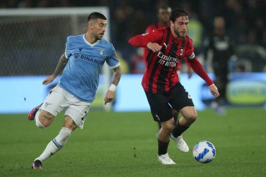 ROME, İtalya - 24.04.2022: ZACCAGNI (LAZIO), CALABRIA (MIL) İtalyan Serisi sırasında SS LAZIO - AC MILAN arasında Roma Olimpiyat Stadyumu 'nda oynanan karşılaşma