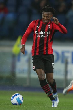 ROME, İtalya - 24.04.2022: LEAO (MIL) İtalyan Serisi sırasında Roma Olimpiyat Stadyumu 'nda SS LAZIO-AC MILAN arasında oynanan futbol maçı