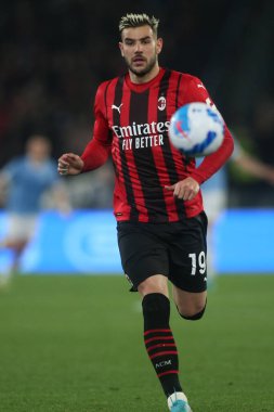 ROME, İtalya - 24.04.2022: Roma Olimpiyat Stadyumu 'nda SS LAZIO-AC MILAN arasında oynanan İtalyan Serisi sırasında THEO HERNANDEZ (MIL) eylemde