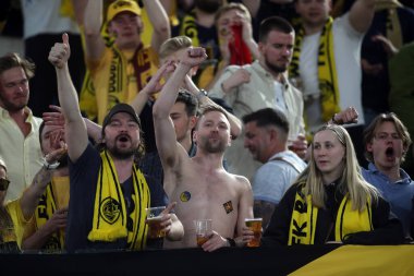 ROME, ITALY - 14.04.2022: Bodo Glimt taraftarları UEFA Konferans Ligi çeyrek final maçı ile FK Bodo / Glimt arasında 14 Nisan 'da Roma Olimpiyat Stadyumu' nda oynanan karşılaşmada destek verdiler..