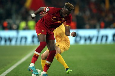 ROME, ITALY - 14.04.2022: UEFA Konferans Ligi çeyrek final maçı sırasında TAMMY ABRAHAM (AS ROMA) ile FK Bodo / Glimt arasında 14 Nisan 'da Roma Olimpiyat Stadyumu' nda oynanan karşılaşma.