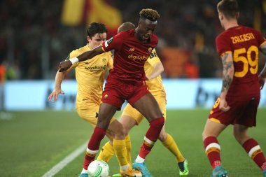 ROME, ITALY - 14.04.2022: UEFA Konferans Ligi çeyrek final maçı sırasında TAMMY ABRAHAM (AS ROMA) ile FK Bodo / Glimt arasında 14 Nisan 'da Roma Olimpiyat Stadyumu' nda oynanan karşılaşma.