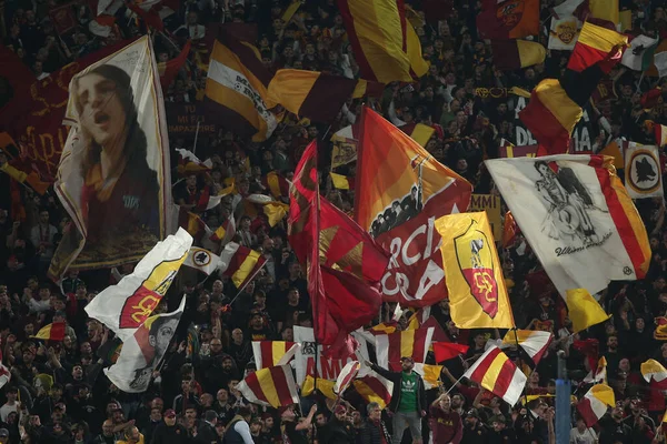 Rzym Włochy 2022 Roma Wsparcie Flagi Kwartale Finałowej Ligi Uefa — Zdjęcie stockowe