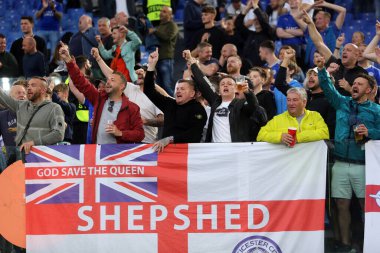 ROME, ITALY - 05.05.2022: Leicesters taraftarları Roma 'daki Olimpiyat Stadyumu' nda oynanan UEFA Avrupa Konferans Ligi yarı final karşılaşmasını bekliyorlar.