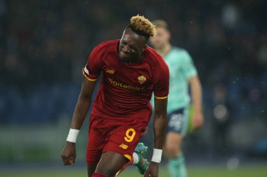ROME, ITALY - 05.05.2022: TAMMY ABRAHAM (ROMA olarak), UEFA Avrupa Konferans Ligi yarı final karşılaşmasında Roma 'daki Olimpiyat Stadyumu' nda Roman - Leicester City maçında skor yaptı..