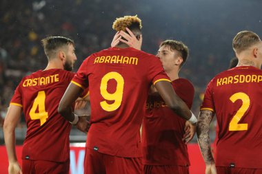 ROME, ITALY - 05.05.2022: TAMMY ABRAHAM (ROMA olarak) gol attı (1-0) ve UEFA Avrupa Konferans Ligi yarı final karşılaşmasında Roma 'daki Olimpiyat Stadyumu' nda Roman-Leicester City maçını kutladı..