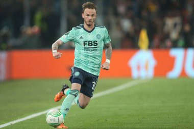 ROME, ITALY - 05.05.2022: James Maddison (Leicester) UEFA Avrupa Konferans Ligi yarı final karşılaşması sırasında Roma 'daki Olimpiyat Stadyumu' nda Roma v Leicester City.