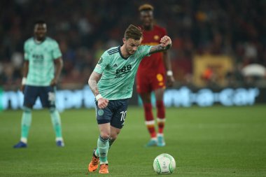 ROME, ITALY - 05.05.2022: James Maddison (Leicester) UEFA Avrupa Konferans Ligi yarı final karşılaşması sırasında Roma 'daki Olimpiyat Stadyumu' nda Roma v Leicester City.