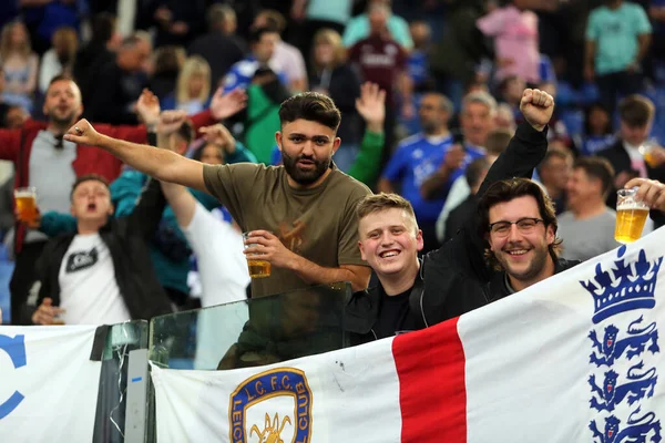 ROME, ITALY - 05.05.2022: Leicesters taraftarları Roma 'daki Olimpiyat Stadyumu' nda oynanan UEFA Avrupa Konferans Ligi yarı final karşılaşmasını bekliyorlar.