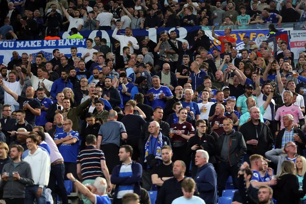 ROME, ITALY - 05.05.2022: Leicesters taraftarları Roma 'daki Olimpiyat Stadyumu' nda oynanan UEFA Avrupa Konferans Ligi yarı final karşılaşmasını bekliyorlar.